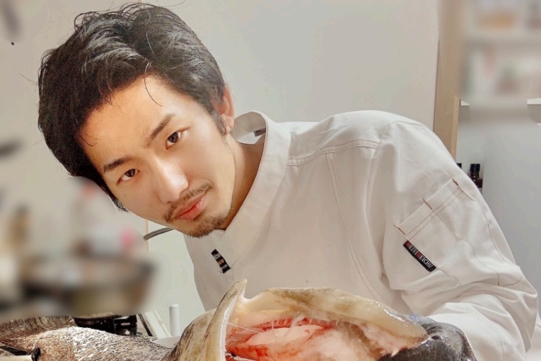Makita Satoru is a unique chef who calls himself a wizard. The next person who wants to share Satoru's joyful cooking with their loved ones may be you.